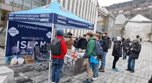 Dawah Norway volunteers engaging with people on the street